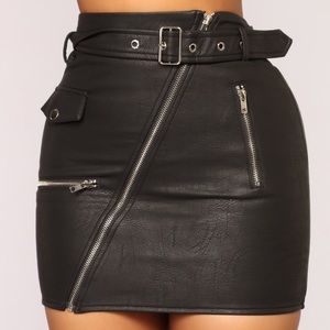 FASHION NOVA SKIRT.